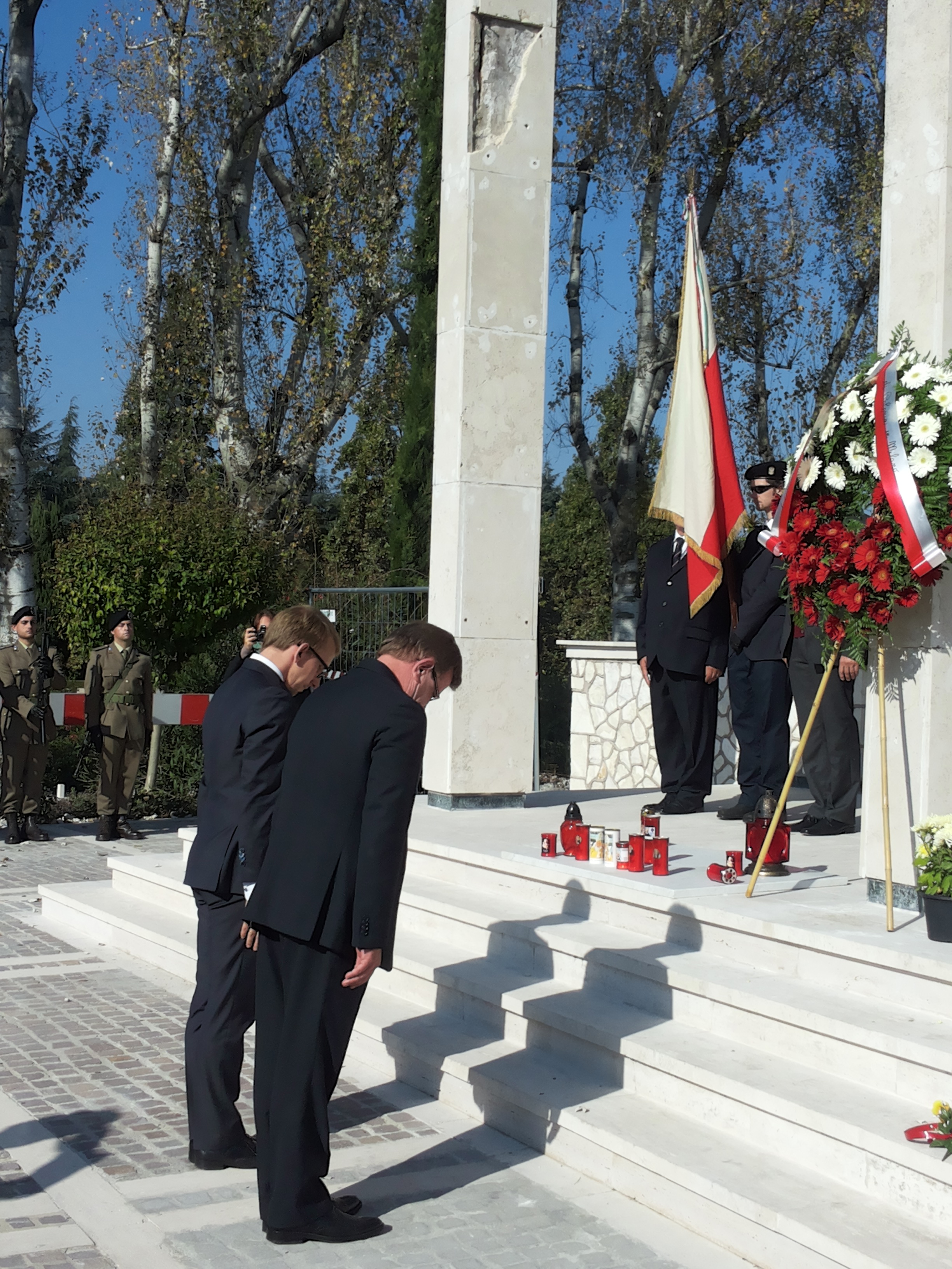 Uroczysto Ci Zaduszne Na Cmentarzu O Nierzy Polskich W Okolicach